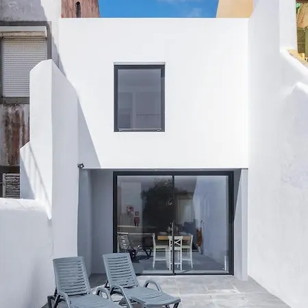 Magma House * Ponta Delgada (Sao Miguel)